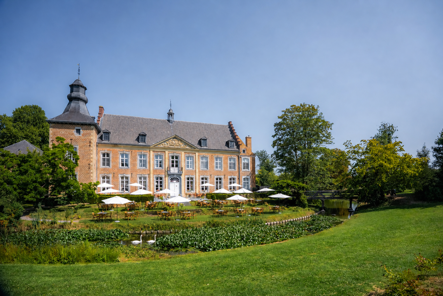 Front view of Château de Looz, its waterside terrace and gardens