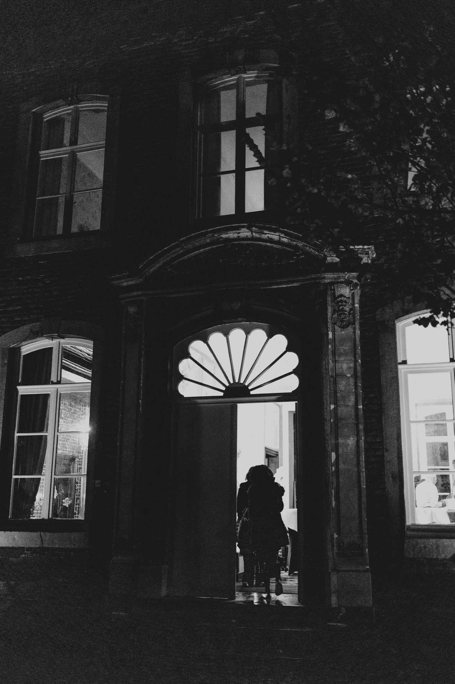 Evening arrival at Chateau de Looz