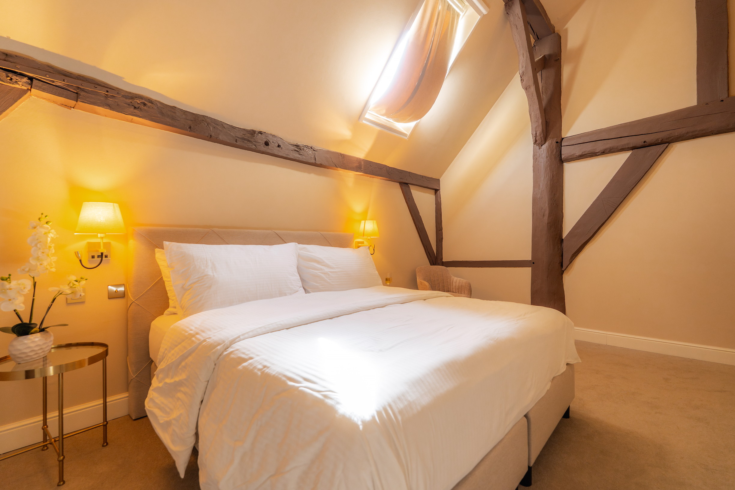 Comfort Loft with historic roof beams and king bed