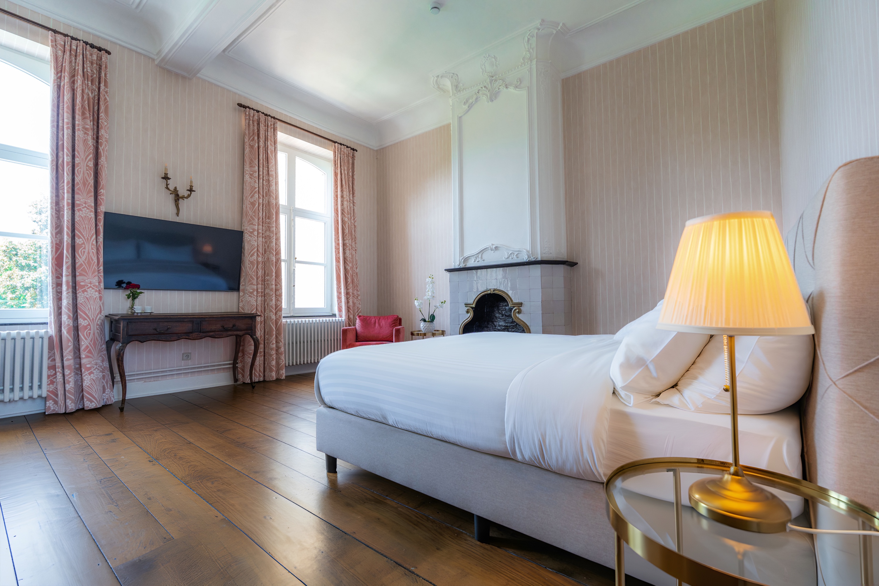Luxury Historic Suite with period character at Château de Looz